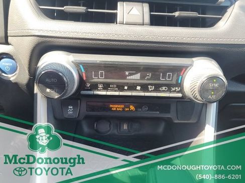 Used 2021 Toyota RAV4 XLE w/ Convenience Package AWD/4WD image 4