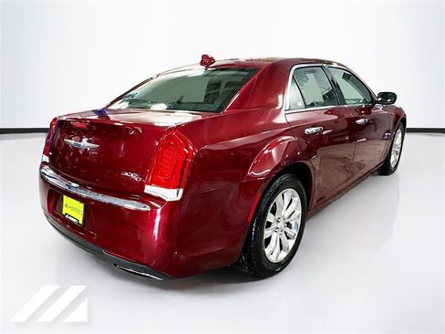 Used 2017 Chrysler 300 C image 5