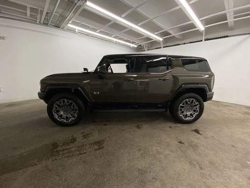 Used 2025 GMC Hummer EV 3X w/ LPO, Illumination Package image 3