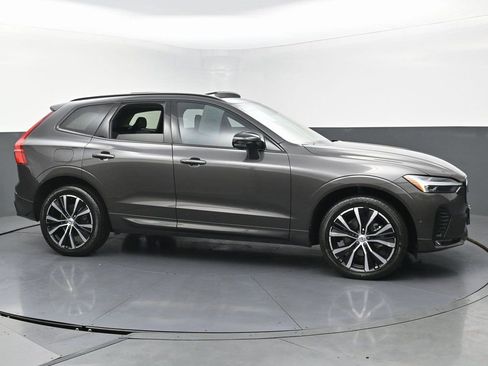 Used 2023 Volvo XC60 B5 Plus image 6
