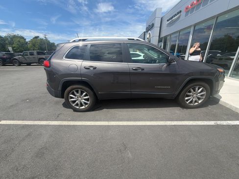 Used 2018 Jeep Cherokee Limited AWD/4WD image 7