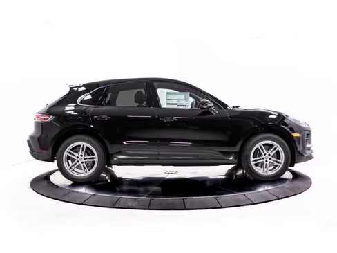Certified 2026 Porsche Macan AWD/4WD image 8