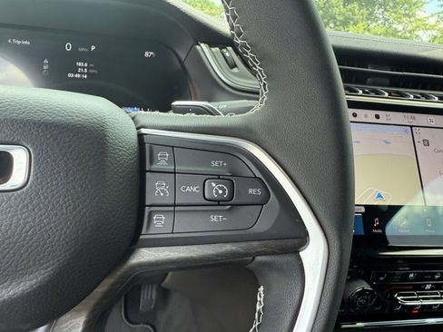 New 2025 Jeep Grand Cherokee Limited w/ Luxury Tech Group II image 21