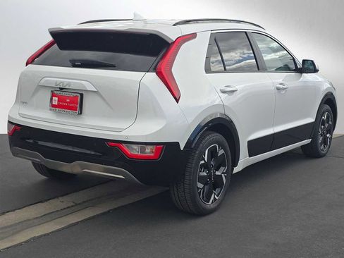 Used 2023 Kia Niro Wind w/ Wind Preserve Package FWD image 3
