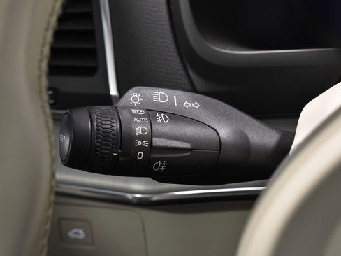 Used 2023 Volvo XC90 B5 Core image 18