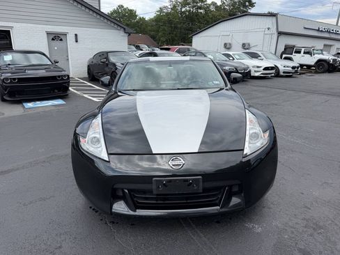 Used 2011 Nissan 370Z Coupe RWD image 2
