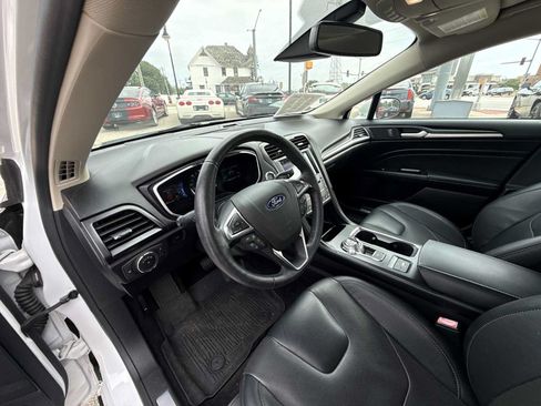 Used 2019 Ford Fusion Energi Titanium FWD image 10