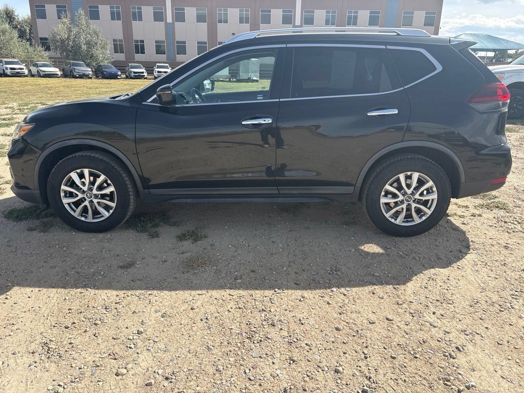 Used 2018 Nissan Rogue SV AWD/4WD image 2