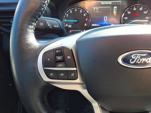 Used 2022 Ford Explorer XLT image 25