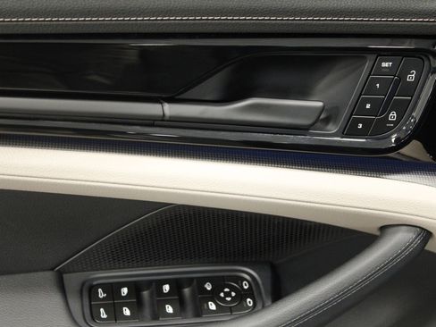 Used 2025 Porsche Panamera 4 image 27