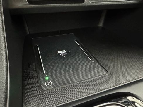 Used 2024 Honda Pilot Touring image 23