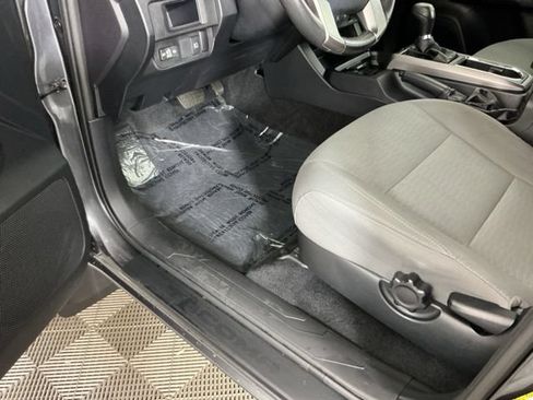 Used 2019 Toyota Tacoma SR5 AWD/4WD image 14