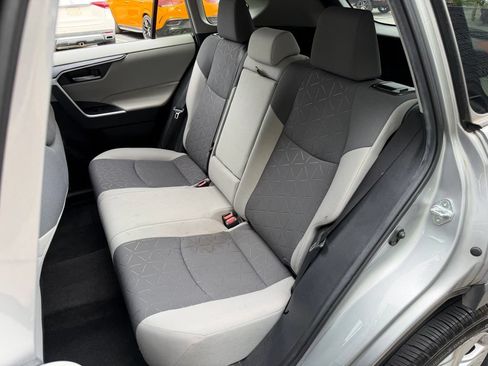 Used 2020 Toyota RAV4 XLE AWD/4WD image 29