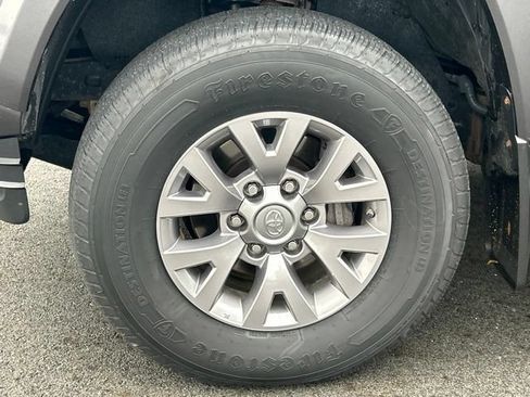 Used 2019 Toyota Tacoma SR5 AWD/4WD image 11