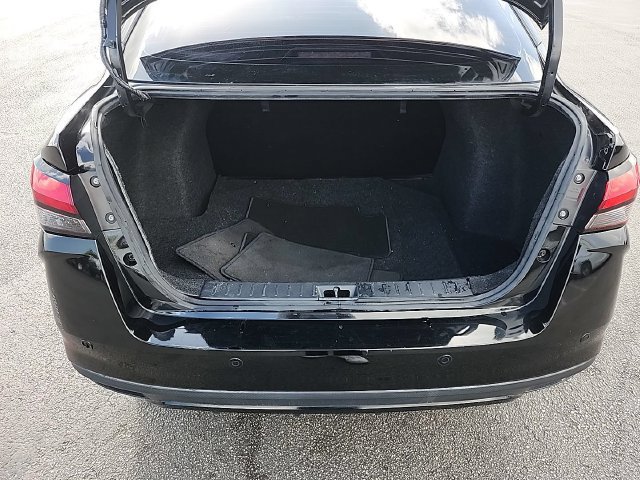 Used 2025 Nissan Versa S w/ Trunk Package FWD image 14