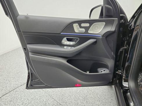 Used 2025 Mercedes-Benz GLS 450 4MATIC image 12