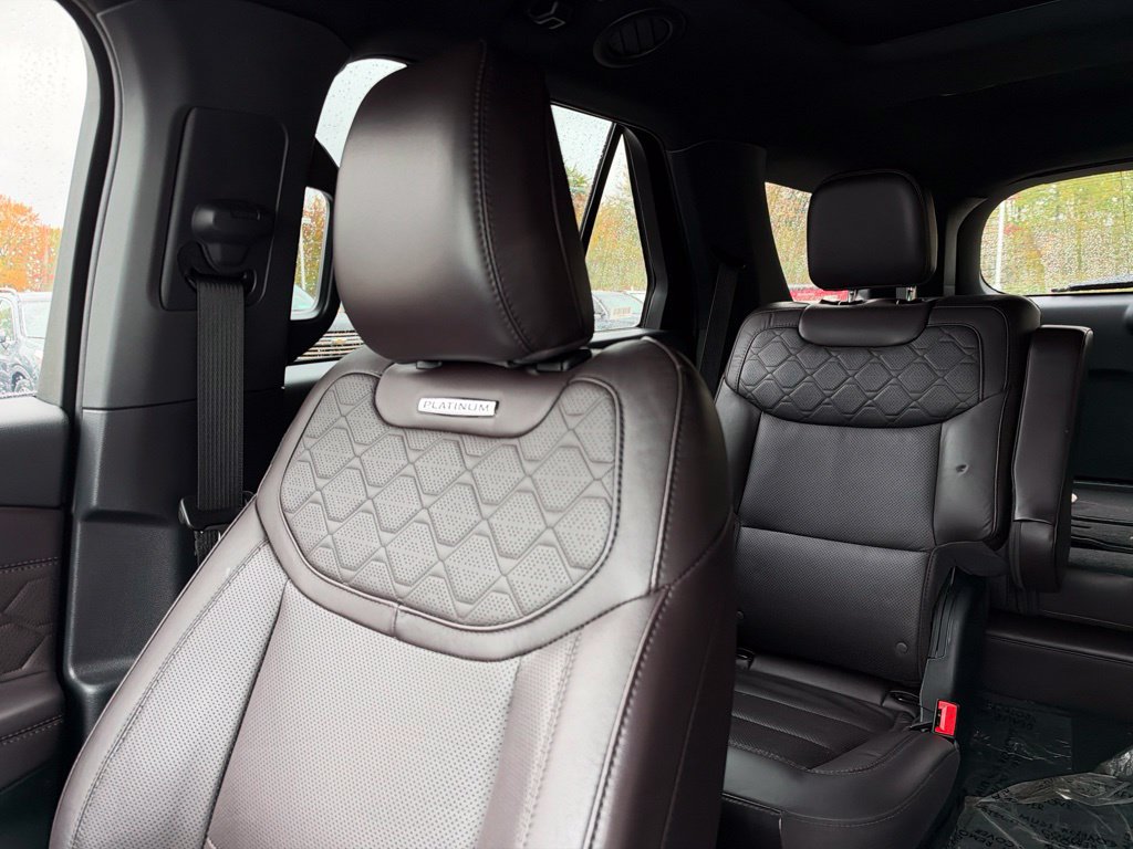 Used 2025 Ford Explorer Platinum w/ LUX Leather Package AWD/4WD image 11