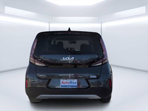 Used 2025 Kia Soul LX w/ LX Technology Package FWD image 4