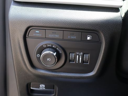 Used 2024 Jeep Grand Cherokee Limited 4xe AWD/4WD image 44