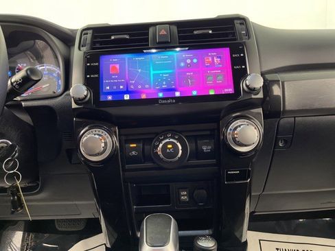 Used 2018 Toyota 4Runner TRD Off-Road AWD/4WD image 19