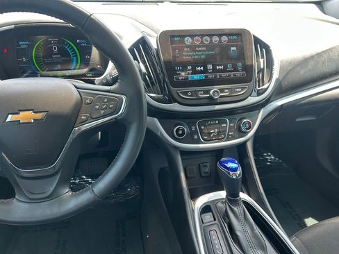 Used 2017 Chevrolet Volt LT FWD image 16