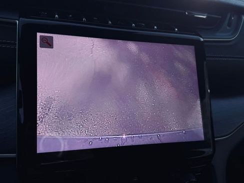 Used 2022 Jeep Grand Cherokee Altitude image 32