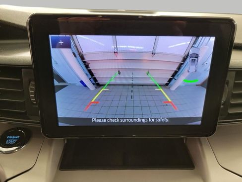 Used 2022 Ford Explorer XLT image 14