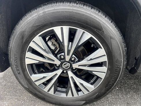 Certified 2021 Nissan Rogue SV w/ Premium Package image 11