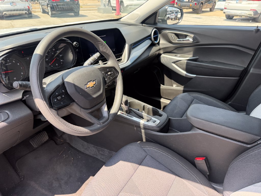 Used 2025 Chevrolet Trax LS FWD image 23