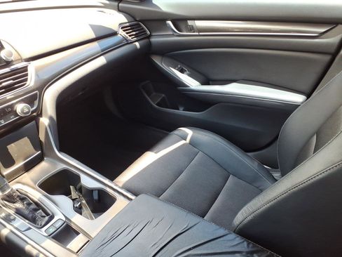 Used 2018 Honda Accord Sport image 19