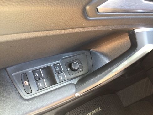 Used 2020 Volkswagen Tiguan SE w/ Panoramic Sunroof Package AWD/4WD image 41