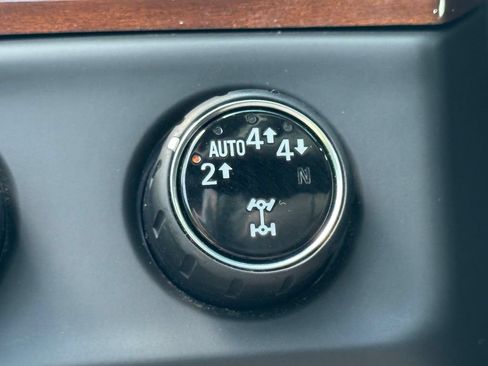 Used 2018 Cadillac Escalade Luxury AWD/4WD image 7