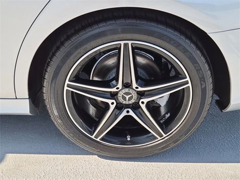 Used 2018 Mercedes-Benz E 300 image 11