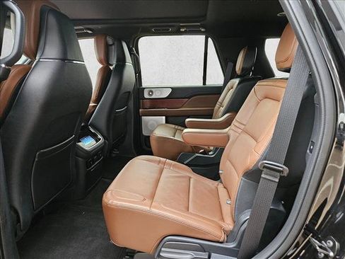 Used 2023 Lincoln Navigator Reserve AWD/4WD image 17