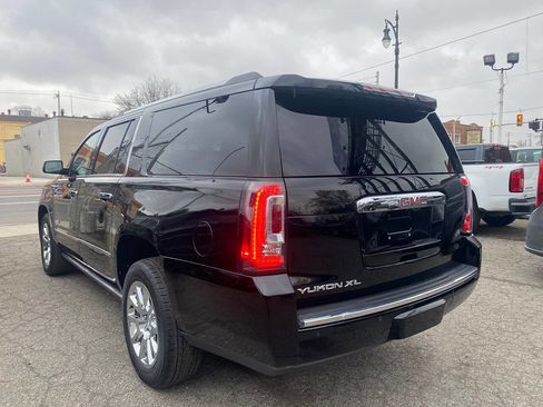 Used 2015 GMC Yukon XL Denali w/ Premium Package image 9