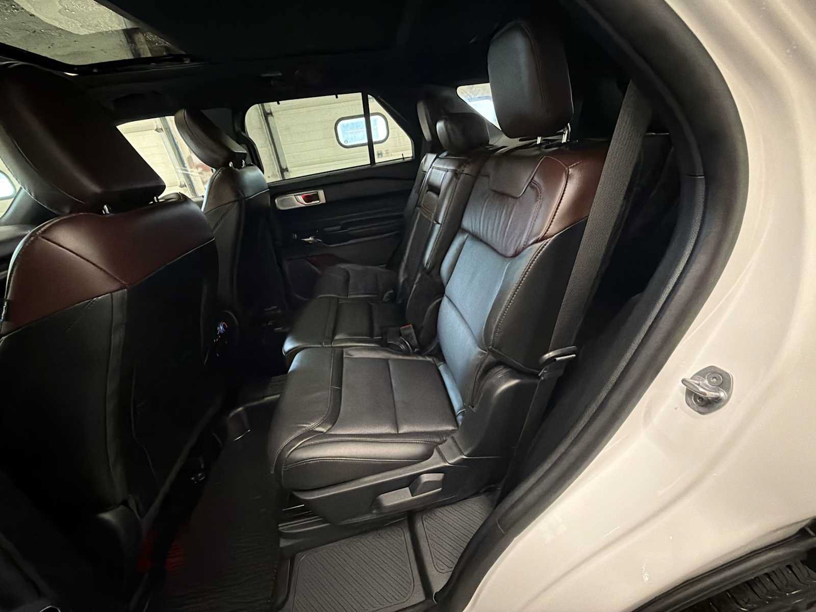 Used 2023 Ford Explorer Platinum w/ Technology Package AWD/4WD image 25