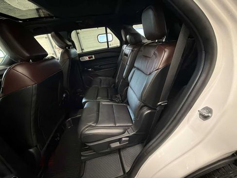 Used 2023 Ford Explorer Platinum w/ Technology Package AWD/4WD image 25