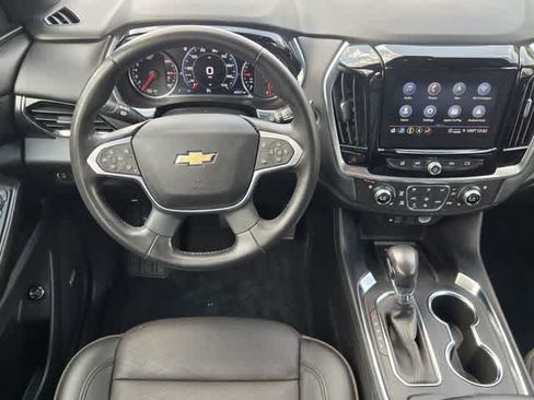 Used 2022 Chevrolet Traverse High Country FWD image 16