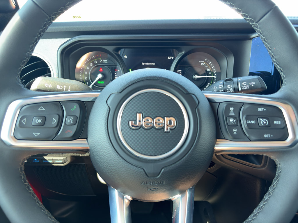 Used 2025 Jeep Wrangler Unlimited Sahara AWD/4WD image 22