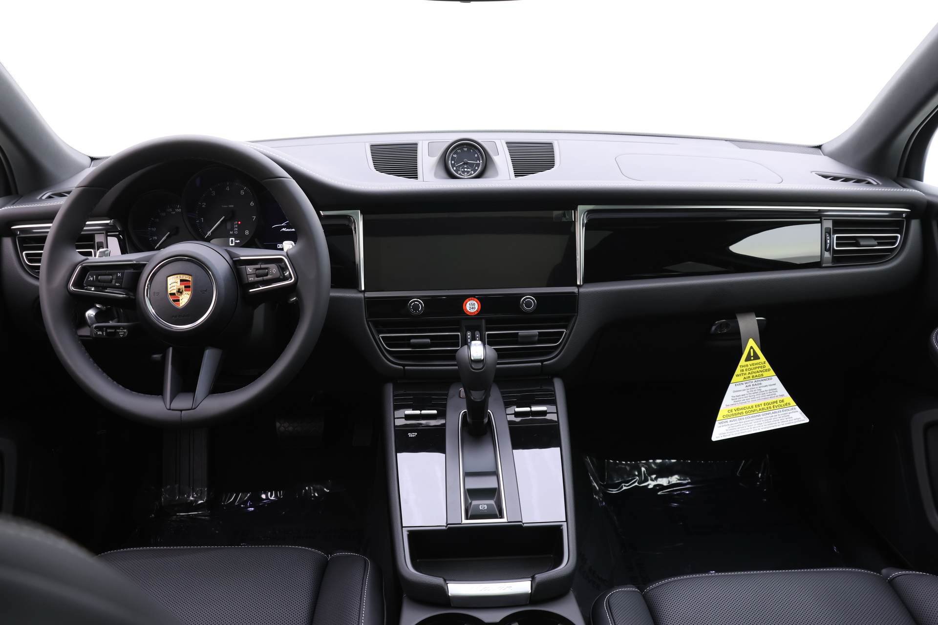 Used 2025 Porsche Macan AWD/4WD image 6