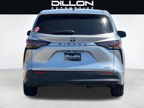 Used 2024 Toyota Sienna LE AWD/4WD image 5