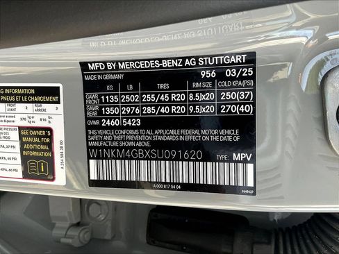 Used 2025 Mercedes-Benz GLC 300 w/ AMG Line image 5
