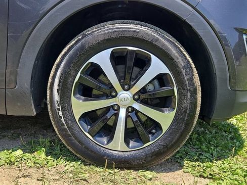 Used 2017 Kia Sorento EX w/ EX Premium Package AWD/4WD image 26