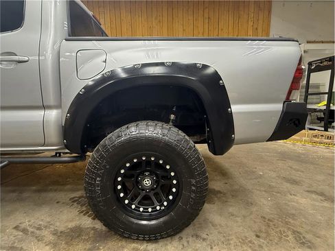 Used 2012 Toyota Tacoma 4x4 Double Cab w/ TRD Sport Pkg image 11