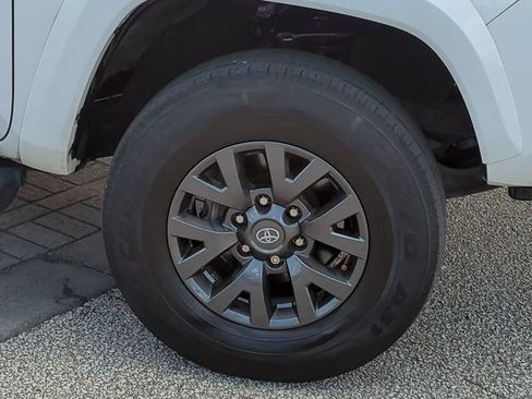 Used 2022 Toyota Tacoma SR5 w/ Technology Package RWD image 11