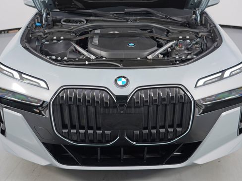 Used 2024 BMW 740i w/ Premium Package 2 RWD image 8