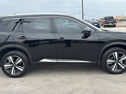 Used 2022 Nissan Rogue Platinum w/ Head-Up Display Package image 4