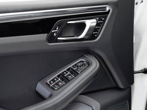 New 2025 Porsche Macan image 8