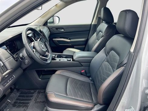 Certified 2024 Nissan Pathfinder Platinum AWD/4WD image 19