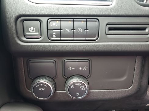 Used 2024 Chevrolet Tahoe LS RWD image 17